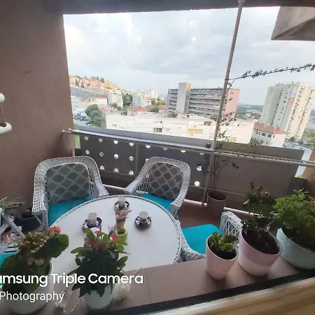 Good Vibes Apartment